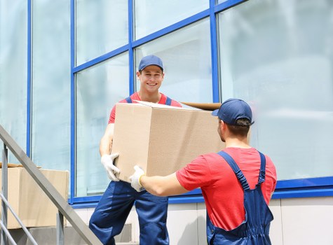 Risk assessment and careful handling during a man and van relocation